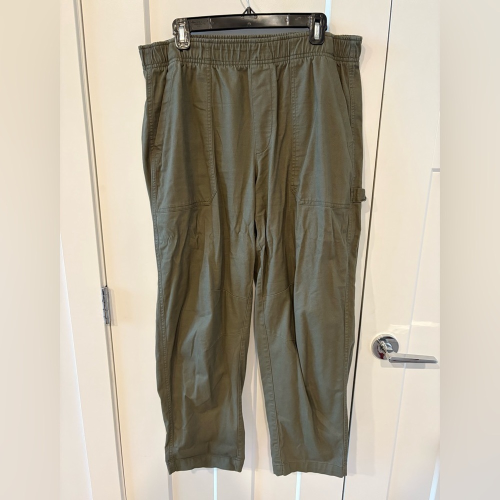 NWOT Old Navy High-Waisted Straight Leg Cargos